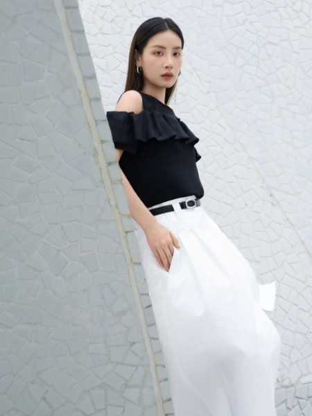 MOMOTREE女装品牌气质优雅露肩短袖2025新款