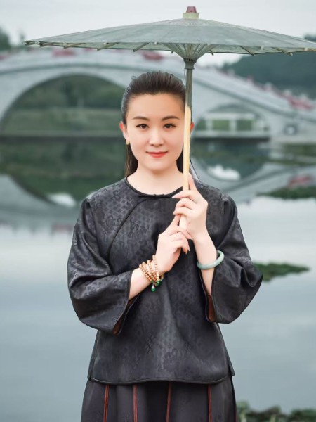 迂墨女装品牌复古盘口刺绣香云纱2025秋季新品