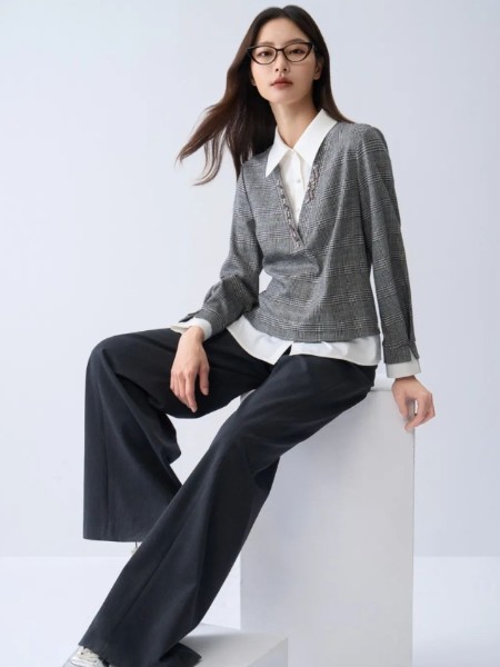 BUOUBUOU邦宝(BUOUBUOU)女装品牌2025秋季新品假两件雷灰格纹拼衬上衣