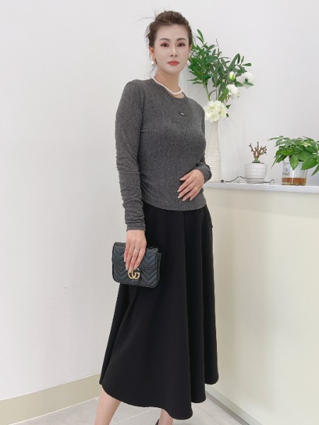 芮色(RUISE)女装品牌2025新款羊毛圆领修身打底衫百搭长袖针织衫