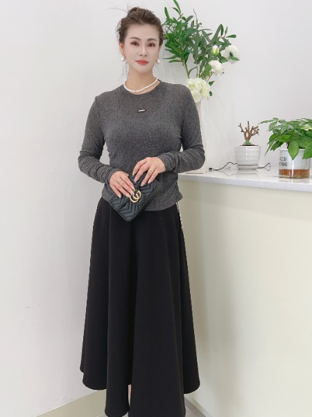 芮色(RUISE)女装品牌2025新款羊毛圆领修身打底衫百搭长袖针织衫