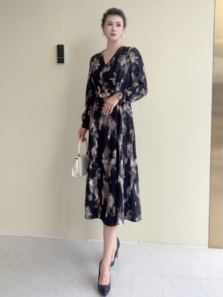 芮色(RUISE)女装品牌复古文艺民族连衣群修身显瘦立领长袖裙2025款品