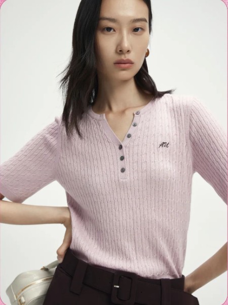 她图(TATU)女装品牌夏季浅粉绞花纹理短袖宽松显瘦t恤女薄款金属纽扣设计透气圆领针织衫