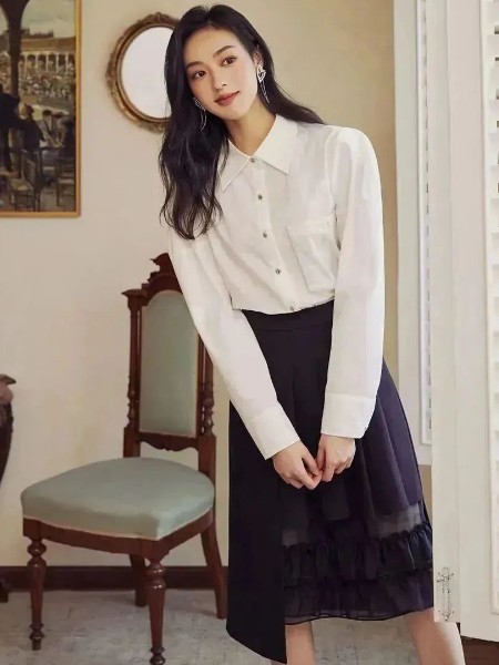 慕拉(MuLa)女装品牌别致白色衬衫2025秋季新款女装玫瑰镂空刺绣上衣