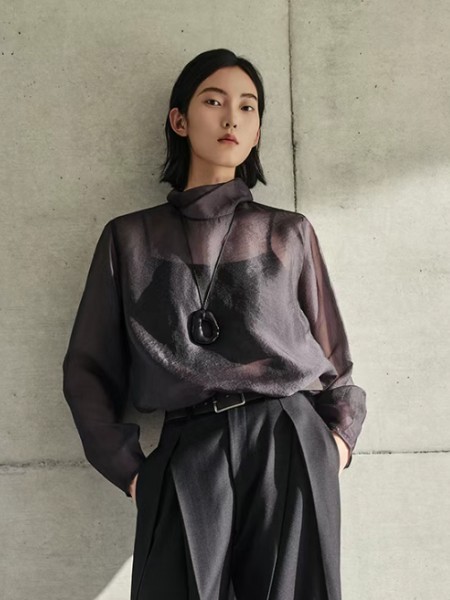 水云间(SEDATE)女装品牌2025春夏高级感气质防晒衬衣复古微透慵
懒风宽松百搭长袖衬衫