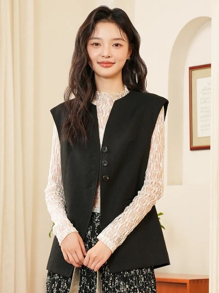 费依(FAY FAYEE)女装品牌最新产品展示黑色镂空长袖外套