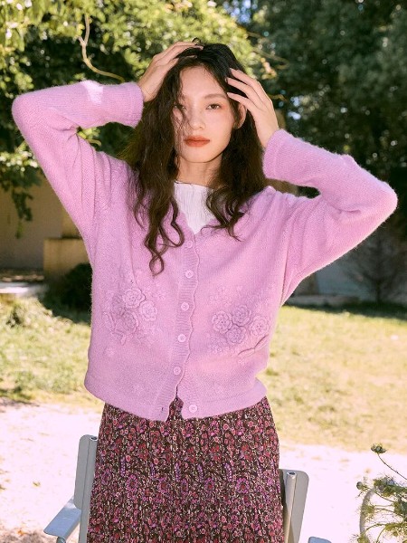 费依(FAY FAYEE)女装品牌最新产品展示粉红色长袖卫衣外套秋冬款