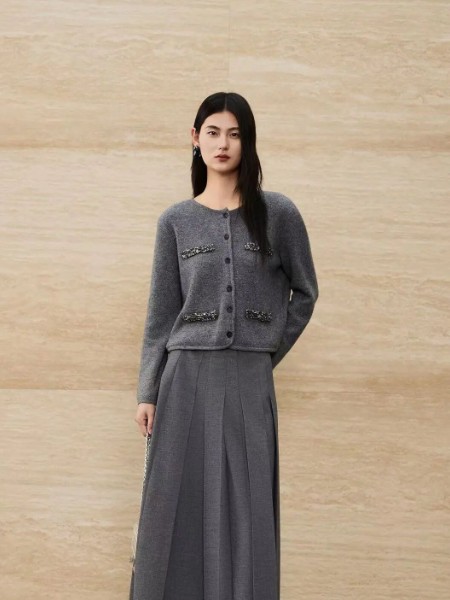歌锦女装品牌最新产品展示灰色秋冬长袖裙子圆领