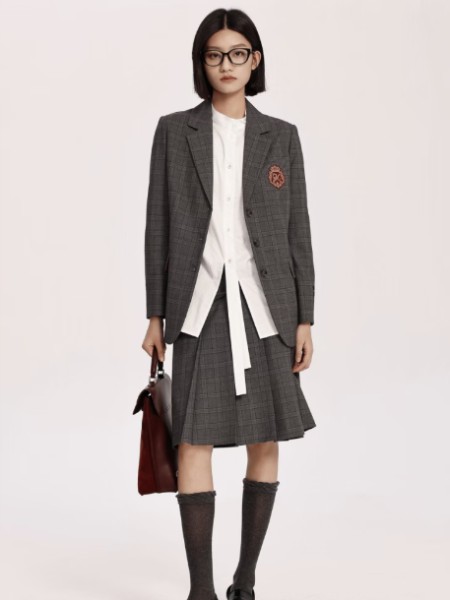 芮玛(JUMEL)女装品牌最新产品展示格子学生西服短群套装2025秋季新品