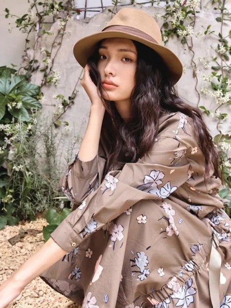 钡禾(R-HE)女装品牌最新产品展示印花长袖连衣裙