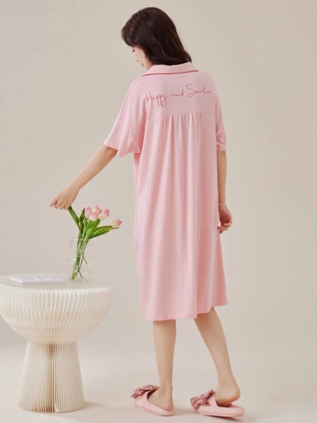韩彩(hancai)内衣睡衣品牌最新产品展示宽松粉色居家服