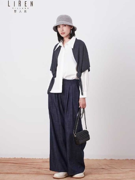 犁人坊(lirenvillage)女装品牌最新产品展示黑白宽松套装两件套
