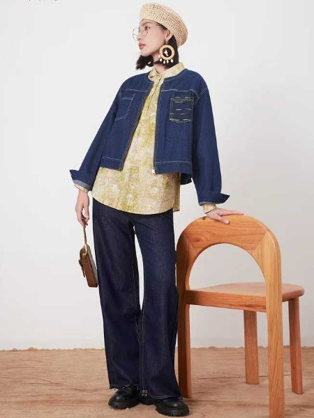 犁人坊(lirenvillage)女装品牌最新产品展示长袖深色牛仔衫
