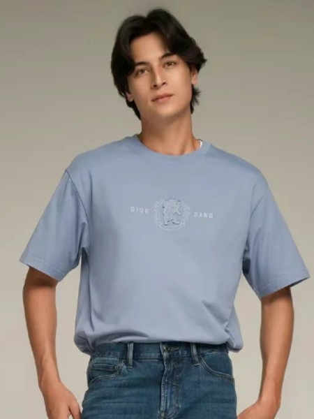 Giordano佐丹奴(Giordano)休闲牛仔品牌最新产品展示谈蓝色短袖T恤