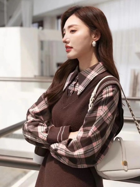 尼赫菲女装品牌打底衫内掿洋气2025新款秋季爆款高级感毛衣针织衬衫假两件上衣