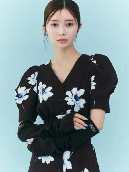 Snidel女装品牌25早秋新款V领纽扣泡泡袖花卉连衣裙