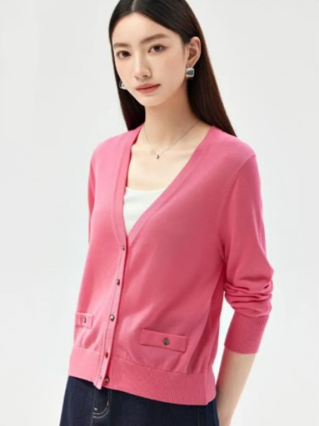 女装品牌粉色针织长袖V领羊毛上衣2025新款