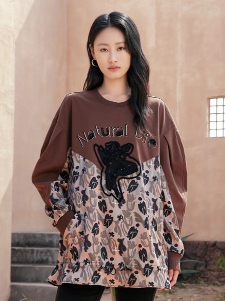 熙然女装品牌2025春装新款欧洲站刺绣字母重工长袖卫衣拼接碎花上衣下摆抽绳