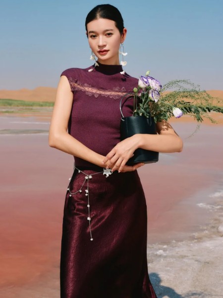 MISS ONEP女装品牌御姐气质镂空蕾丝拼接修身针织衫2025秋季新品