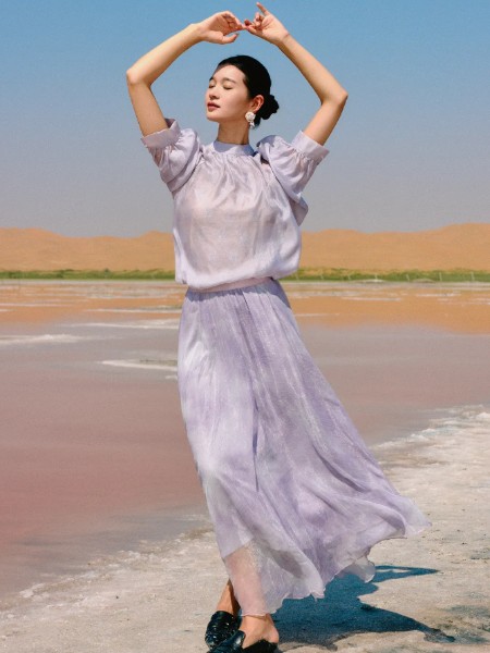MISS ONEP女装品牌浪漫风紫色绑带露肩纱裙度假穿搭2025秋季新品