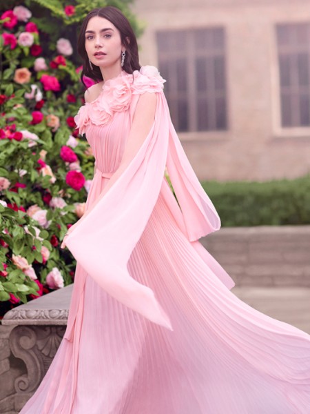 拉珂蒂(La Koradior)女装品牌立体花朵飘带一字肩连衣群高级感拖地礼服群