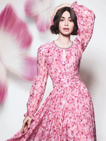 拉珂蒂(La Koradior)女装品牌粉色长袖钻石圆领碎花长款连衣群2025新款