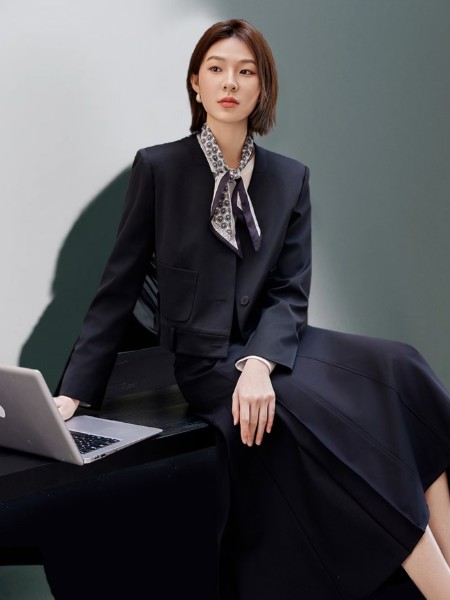 韩序(HANXU)女装品牌V领西装短装套群气质2025秋季新款