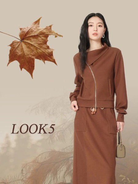 简约风情(simple flavor)女装品牌休闲时尚运动套装2025秋季新款高级洋气立领长群两件套