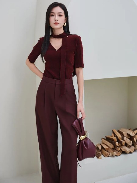 鸢娜尔(innaeydn)女装品牌2025秋季最新产品展示