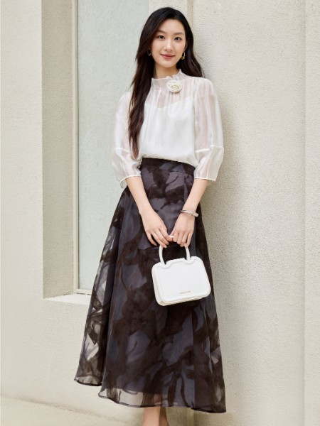 香影女装品牌2025秋冬最新产品展示