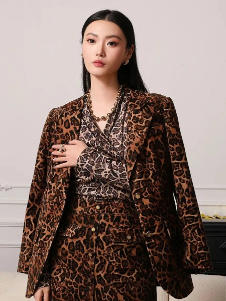 纽方(NEWFOUND纽方)女装品牌2025最新产品展示