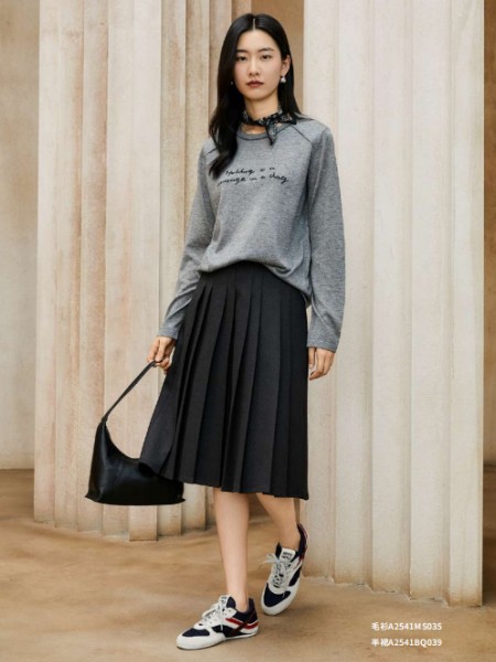 艾凸苏希(Aitoo.Suxi)女装美拉德系时髦减龄套装裙2025秋季新品