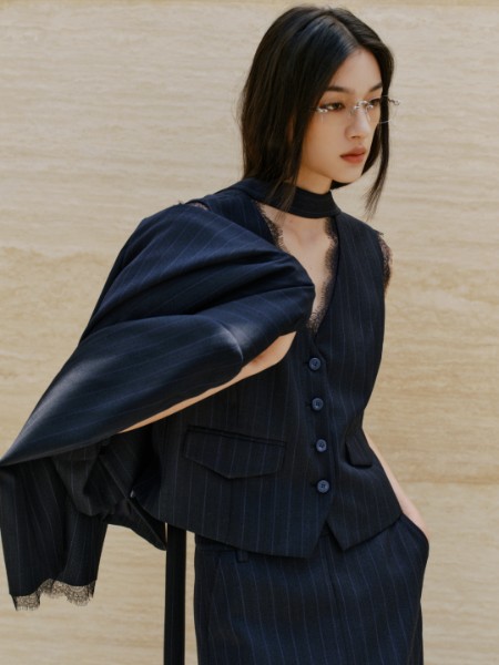 迪赛尼斯(DESIGNICE)女装品牌2025最新产品展示