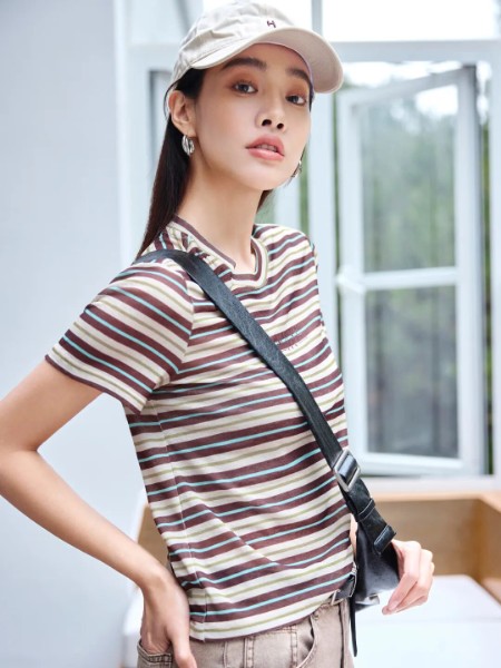 YXZ尤西子(YXZ)女装品牌2025夏最新产品展示