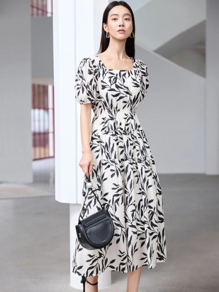 YXZ尤西子(YXZ)女装品牌2025夏最新产品展示