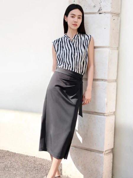 YXZ尤西子(YXZ)女装品牌2025夏最新产品展示