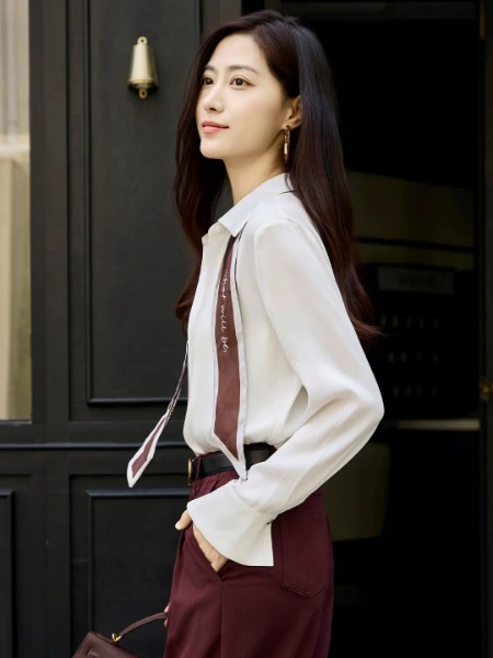 丝雨桐(SIYUTN)女装品牌2025最新产品展示