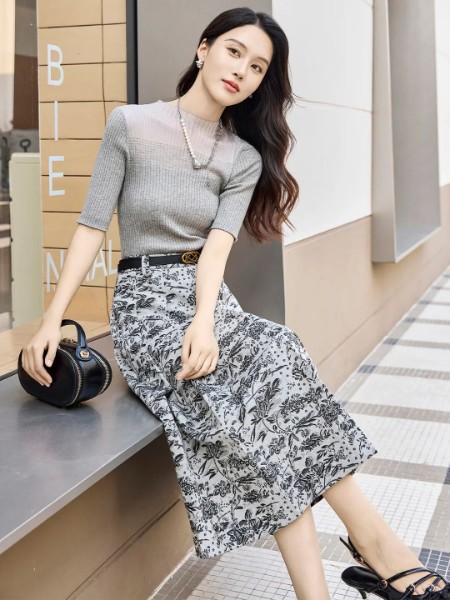 丝雨桐(SIYUTN)女装品牌2025最新产品展示