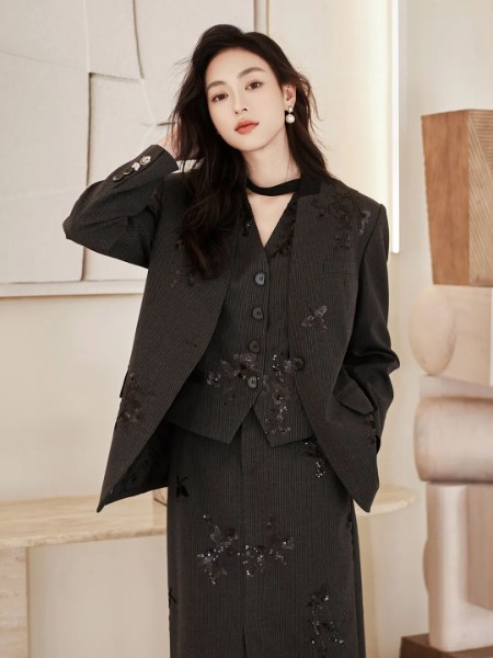 珞娜女装品牌2025秋冬最新产品展示