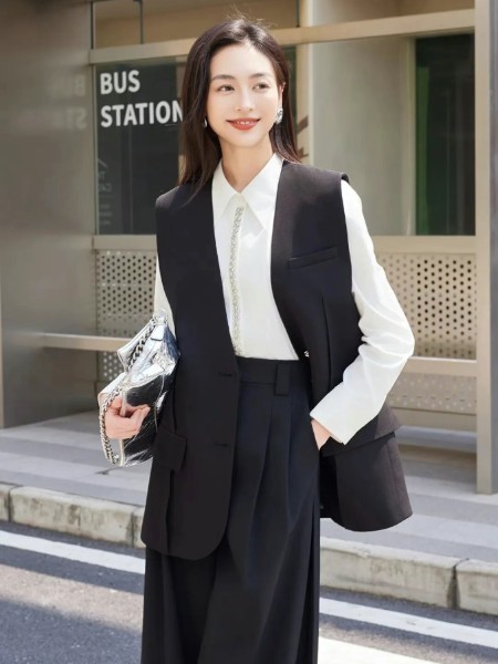 珞娜女装品牌2025秋冬最新产品展示