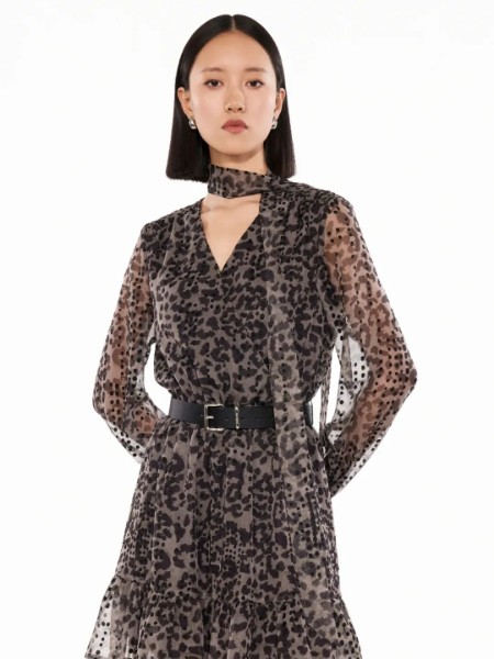 Peoleo女装品牌2025最新产品展示