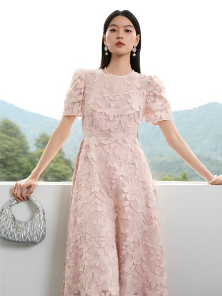 芭蒂娜 - BADINA(BADINA)女装品牌2025最新产品展示