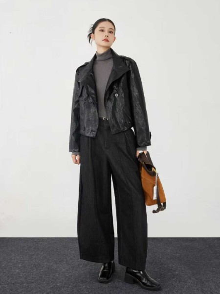 爱依莲女装品牌时尚轻奢气质长袖2025秋冬新款