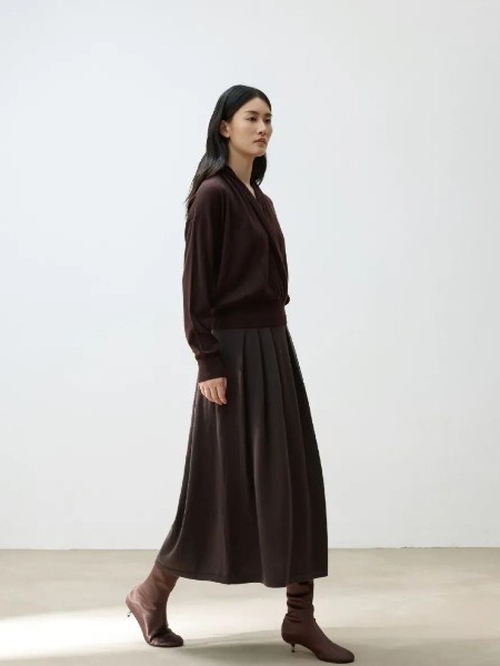 路卡西(LEUCOTHEA)女装品牌2025秋季最新产品展示