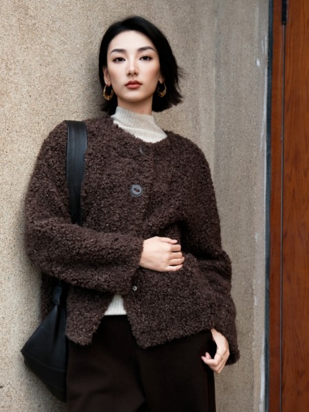 迪赛尼斯(DESIGNICE)女装品牌2025最新产品展示