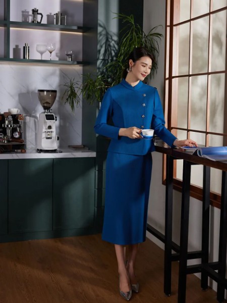 粉蓝时尚(BBLLUUEE)女装品牌2025最新产品展示