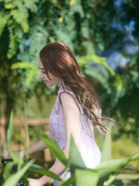 粉蓝时尚(BBLLUUEE)女装品牌2025最新产品展示