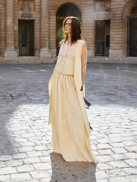 影儿时尚集团女装品牌2025最新产品展示