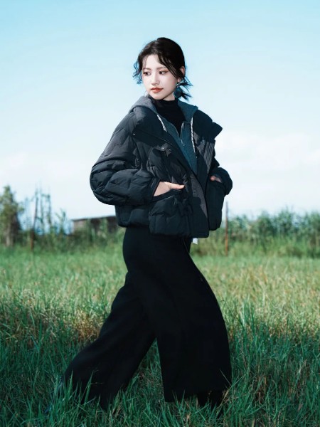 薇薇希(VIVIS)女装品牌2025羽绒服最新产品展示