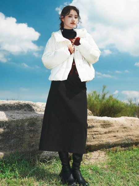薇薇希(VIVIS)女装品牌2025羽绒服最新产品展示